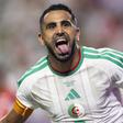 Riyad Mahrez bisou pela Argélia à Áustria