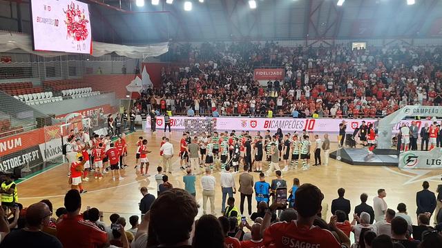 Sporting faz guarda de honra ao bicampeonato do Benfica