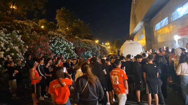 Adeptos festejam bicampeonato com os jogadores na Luz