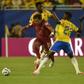 João Félix escapa-se a Davinson Sánchez neste lance - Foto: Miguel Nunes