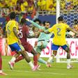Diogo Costa foi o melhor em campo para A BOLA no jogo da Seleção Naciona frente à Colômbia. Até com o pé defendeu - Foto: IMAGO