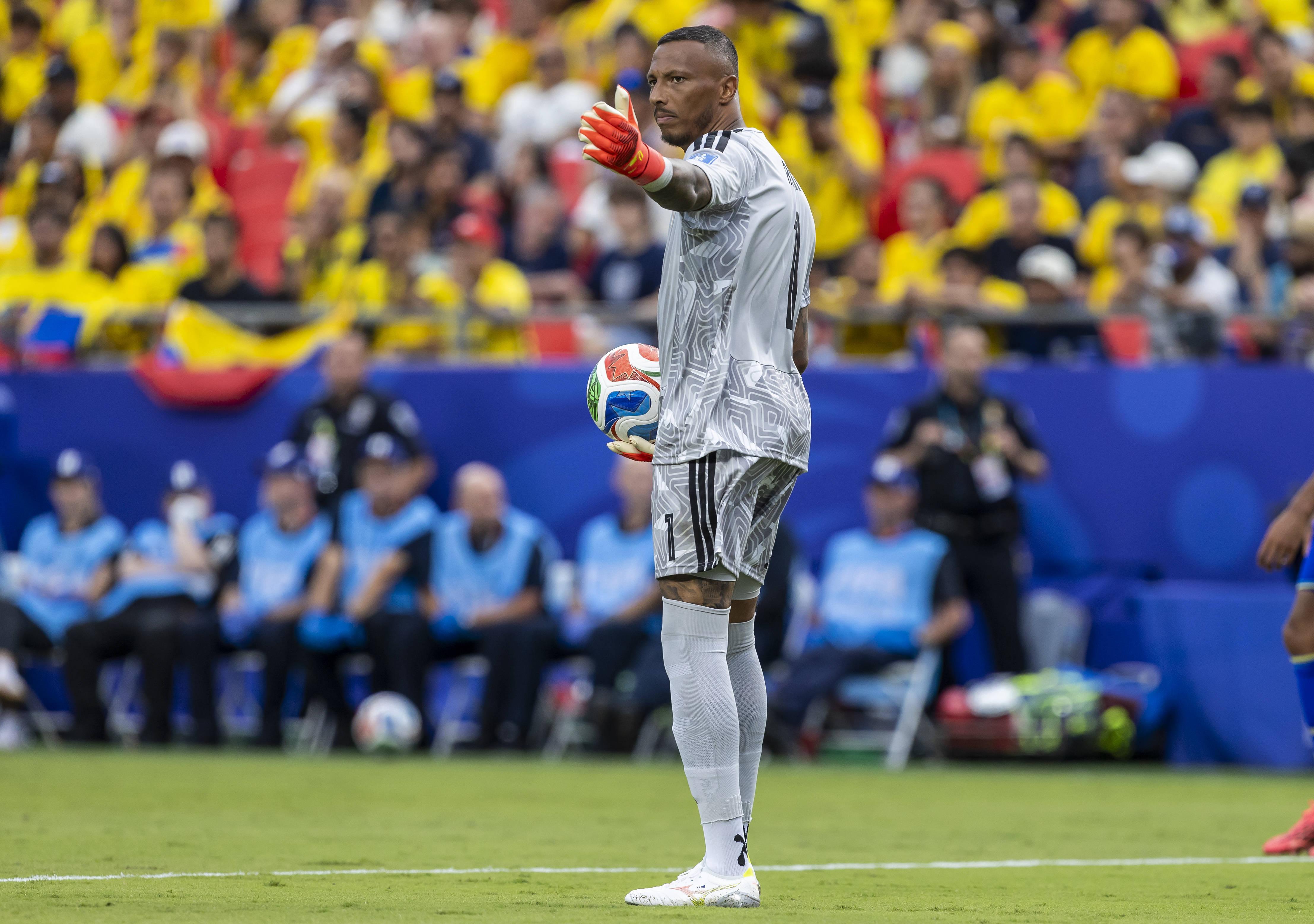Eloy Room: Curaçau despediu-se do Mundial em último do seu grupo, mas ninguém pedia mais. Ficou na memória a portentosa exibição do guardião frente ao Equador, com 15 defesas, um novo recorde em jogos de 90' na competição - Foto: IMAGO