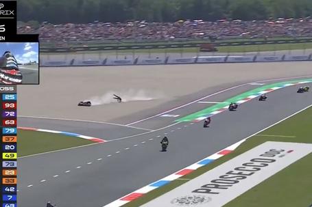 Vídeo: Bezzecchi tem queda violenta em Assen