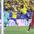 Davinson Sánchez teve um golo anulado por centímetros na compensação
