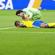 Isak Hien ficou em muito mau estado no Suécia-Japão
