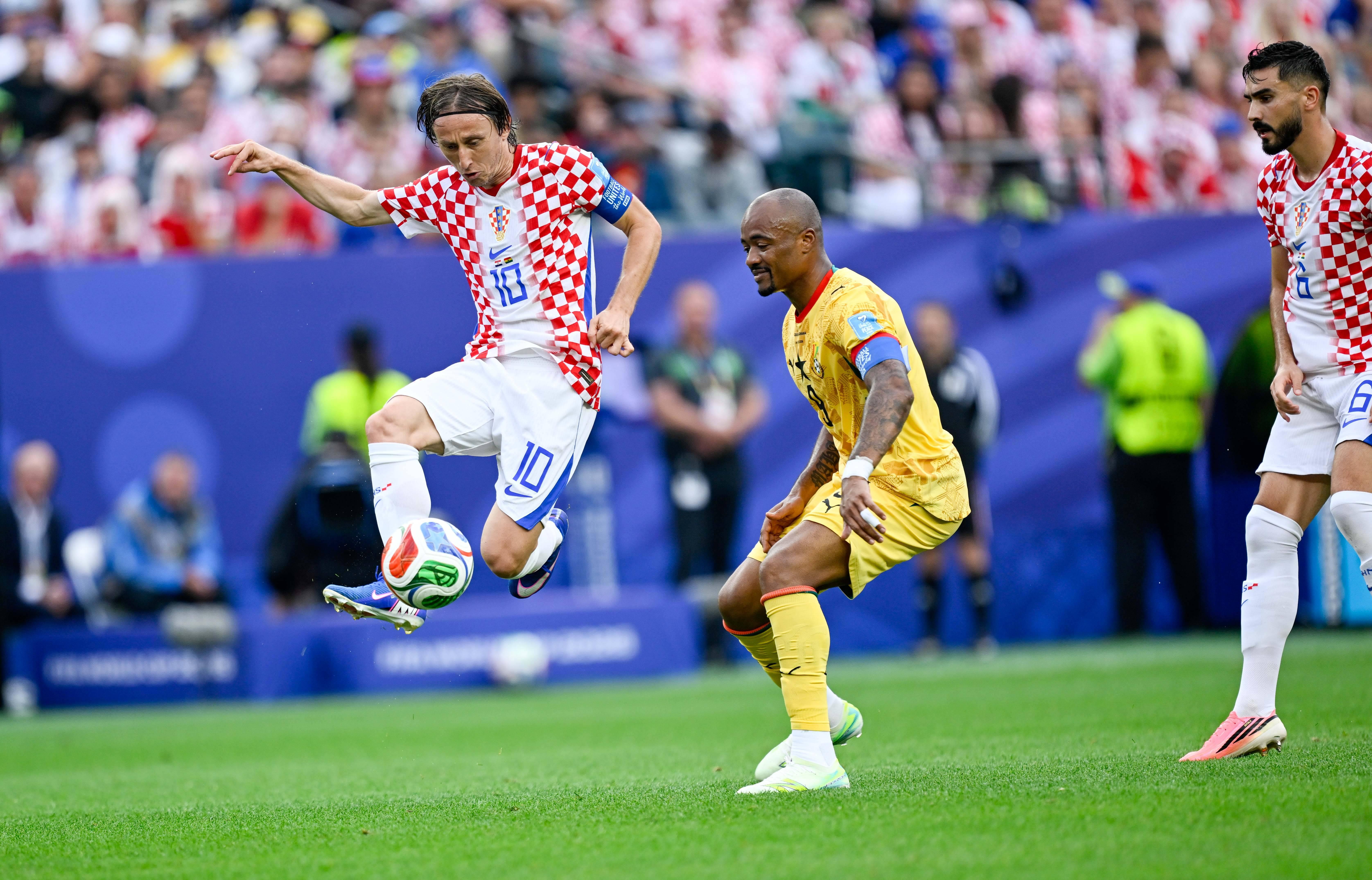 O facto de ter feito uma assistência é apenas um detalhe estatístico no jogo de Modric frente ao Gana. O adversário de Portugal nos 16 avos de final teve mais uma vez o seu maestro em alta - Foto: IMAGO