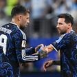 Otamendi entregou a braçadeira Messi quando ele entrou em campo