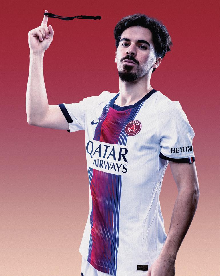 Vitinha com a nova camisola do PSG