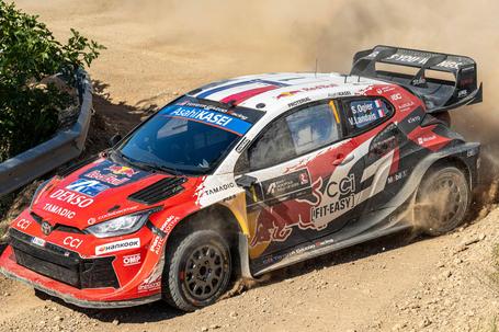 Ogier já venceu nove vezes o Mundial, mas quem lidera este ano é Evans. IMAGO