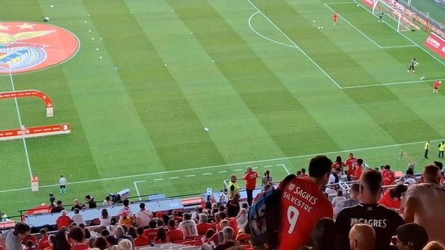 Entrada e aquecimento dos jogadores do Benfica