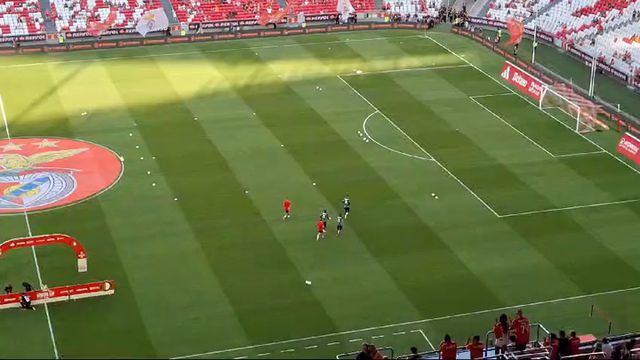Guarda-redes do Benfica já aquecem na Luz
