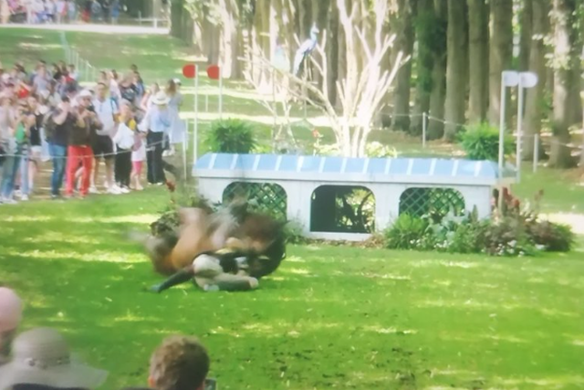 Paris 2024: queda aparatosa de Manuel Grave no 'cross country'