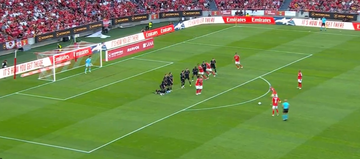 VÍDEO: Beste estreia-se a marcar pelo Benfica de livre direto