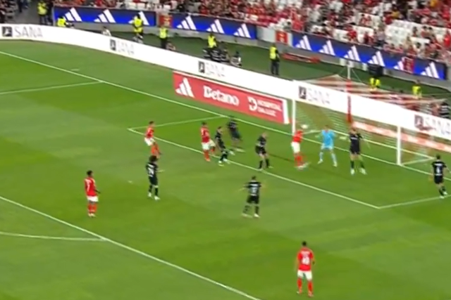 VÍDEO: Arthur Cabral aplica 'chapa cinco'