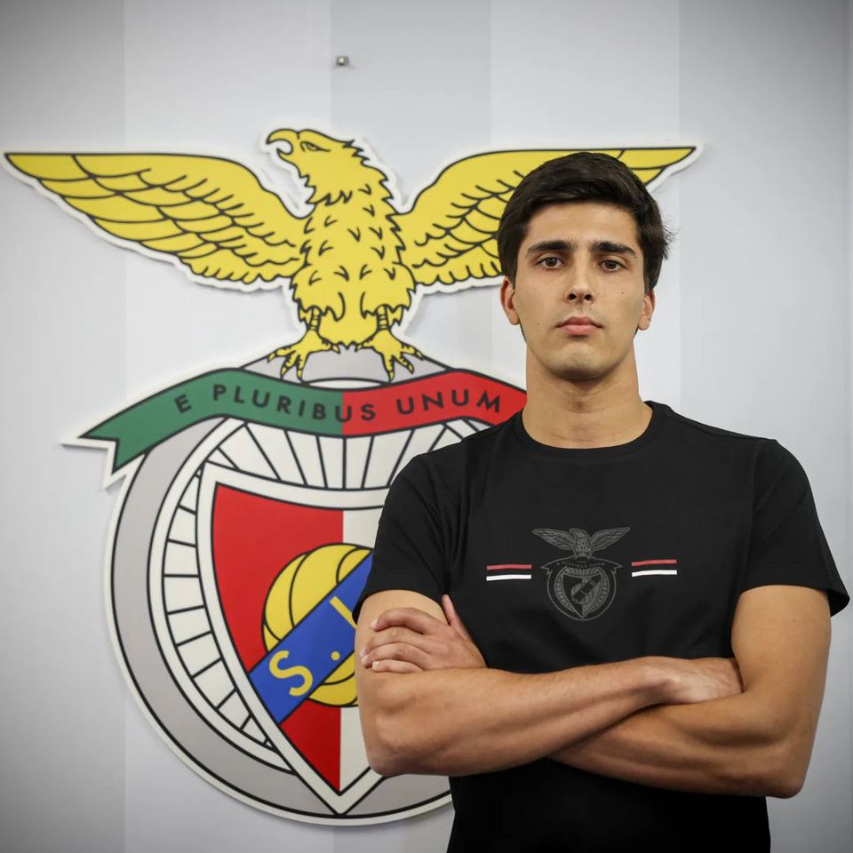 Francisco Leitão renova com o Benfica até 2025