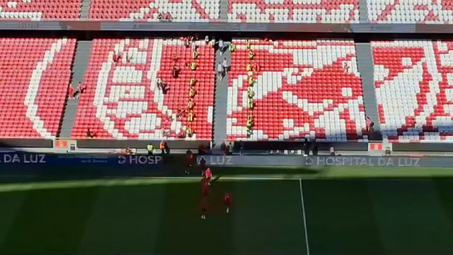 Já se ouviram os primeiros aplausos na Luz