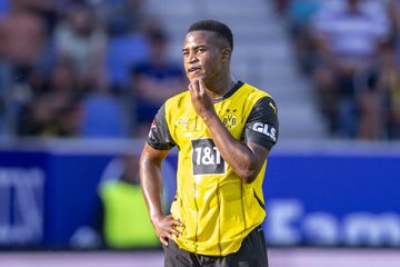 Agente de Moukoko anuncia saída do Dortmund: «Prometeram-lhe muito…»