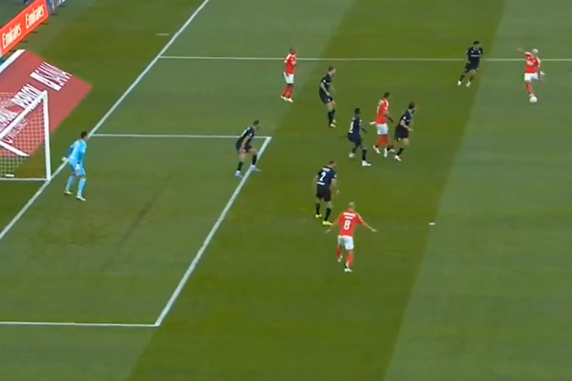 VÍDEO: Prestianni abre o marcador na Luz com um golaço