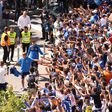 A entrada dos jogadores do FC Porto no meio dos adeptos