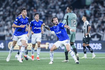 Botafogo de Artur Jorge arrasado em casa pelo Cruzeiro