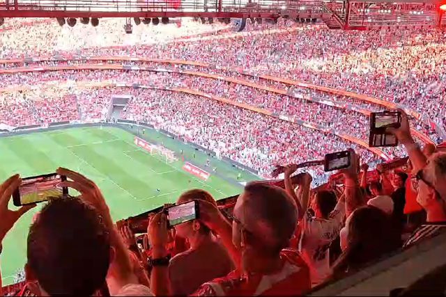 Entrada das equipas em campo