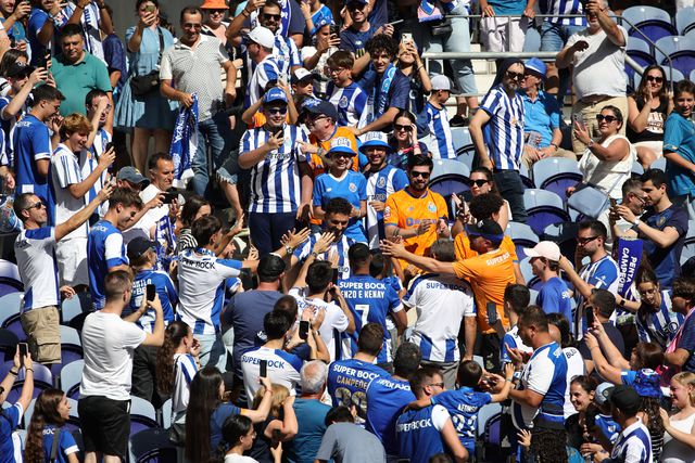 FC Porto: 34 jogadores, Francisco ovacionado e números atribuídos