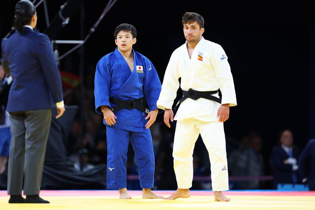 Judoca espanhol ganha medalha, fica de mão estendida e é alvo de ameaças