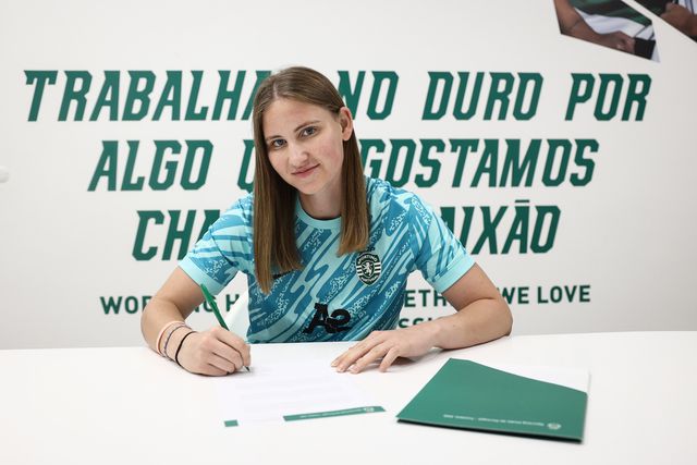 Julia Wozniak, guardiã polaca de 18 anos, é a mais recente contratação das leoas