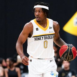 Koby McEwen reforça o Benfica