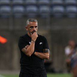 Rui Borges com ar apreensivo durante o jogo particular entre o Sporting e o Sunderland realizado no Estádio do Algarve