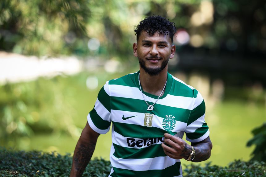 Luis Suárez foi contratado ao Almeria por 22,1 milhões de euros (mais bónus de €5,2 M)