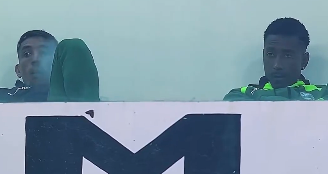 Centurión a fumar e nem tentou disfarçar