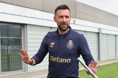 «Farioli mostra vontade de se identificar com o ADN do FC Porto»