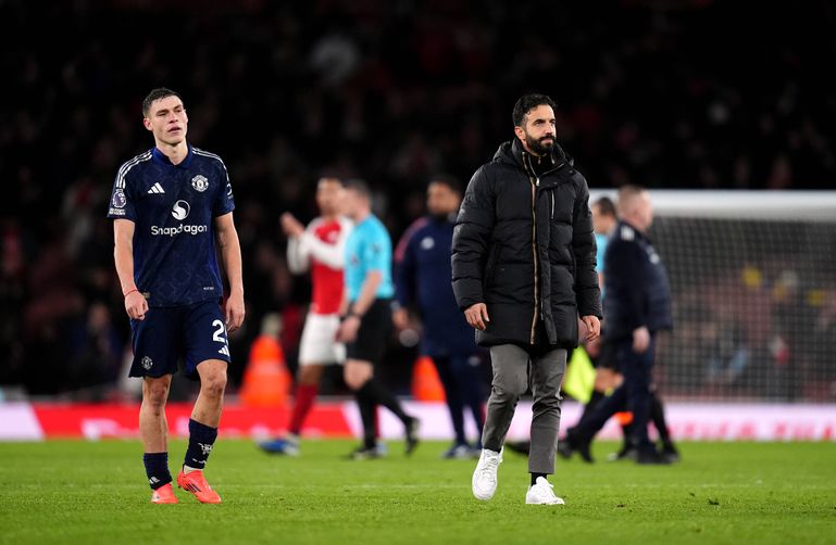 Ruben Amorim ao lado de Manuel Ugarte no Emirates pelo Manchester United