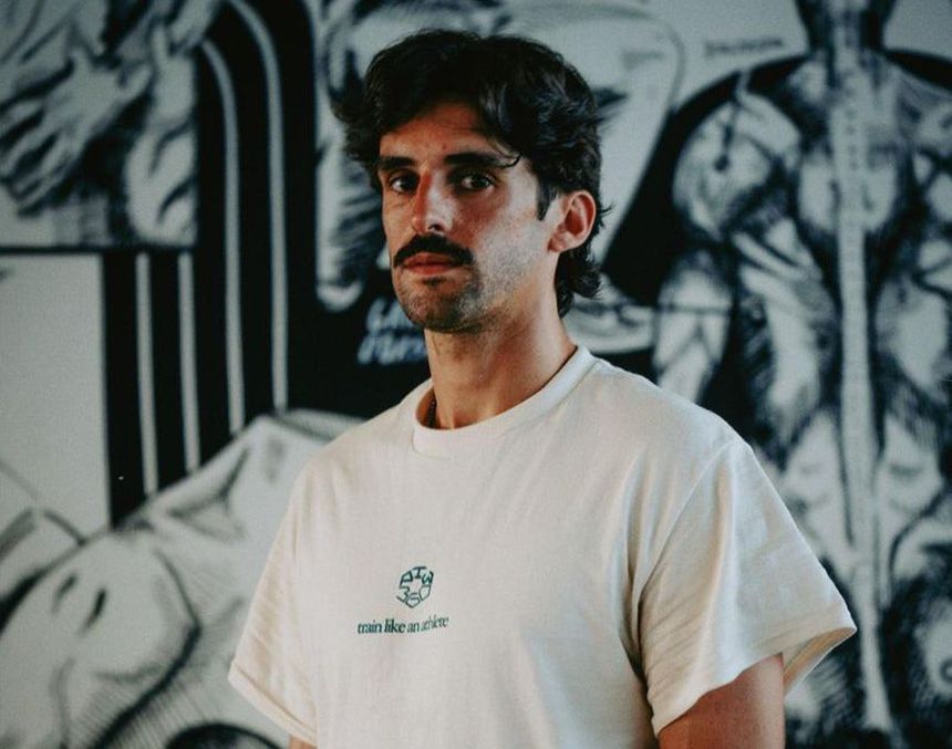 Trincão trabalha com um personal trainer à margem do treino diário no Sporting