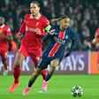 Barcola perseguido por Van Dijk (IMAGO)