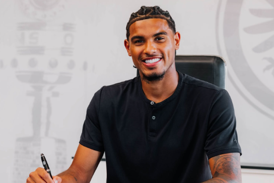 Otávio assinou até 2031 com o Eintracht Frankfurt