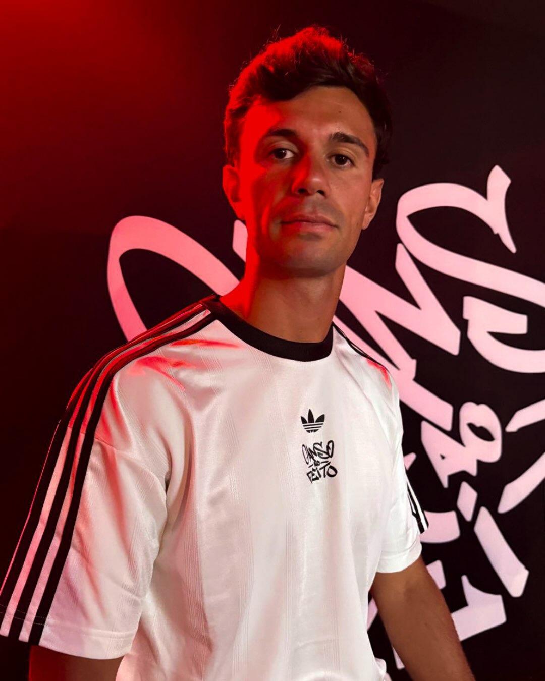 Henrique Araújo também rumou a Pina Manique em definitivo, por cerca de 500 mil euros. Águias salvaguardaram 50% de uma futura venda e tem uma cláusula de recompra.