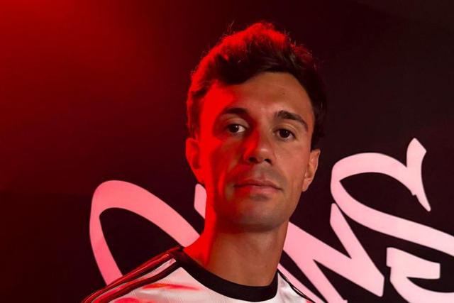 Henrique Araújo também rumou a Pina Manique em definitivo, por cerca de 500 mil euros. Águias salvaguardaram 50% de uma futura venda e tem uma cláusula de recompra.