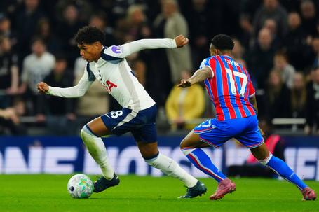 Mercado FC Porto: lateral do Tottenham referenciado... desde o Santos