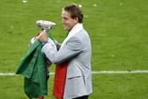 Roberto Mancini festeja conquista do Euro 2020, disputado em 2021 (IMAGO)