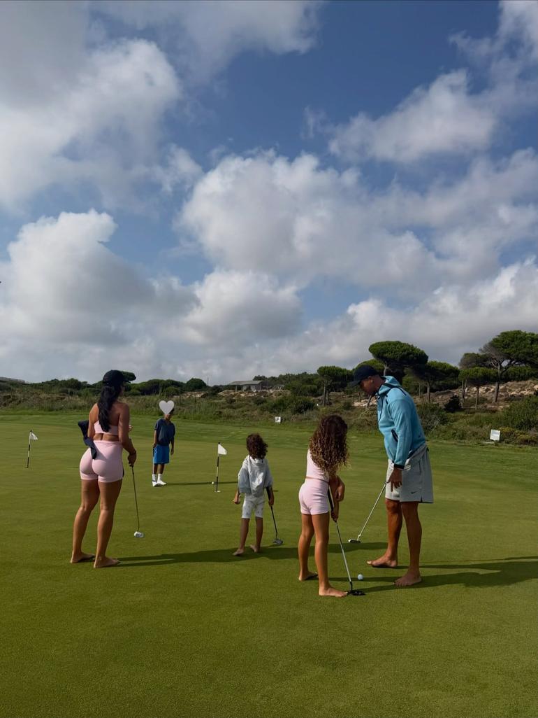 Georgina a praticar golfe com a família - Foto: Georgina Rodríguez/Instagram