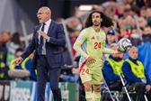 Marc Cucurella com Luis de la Fuente