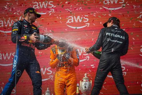Verstappen e Antonelli terminaram no pódio do GP da Hungria, atrás de Norris