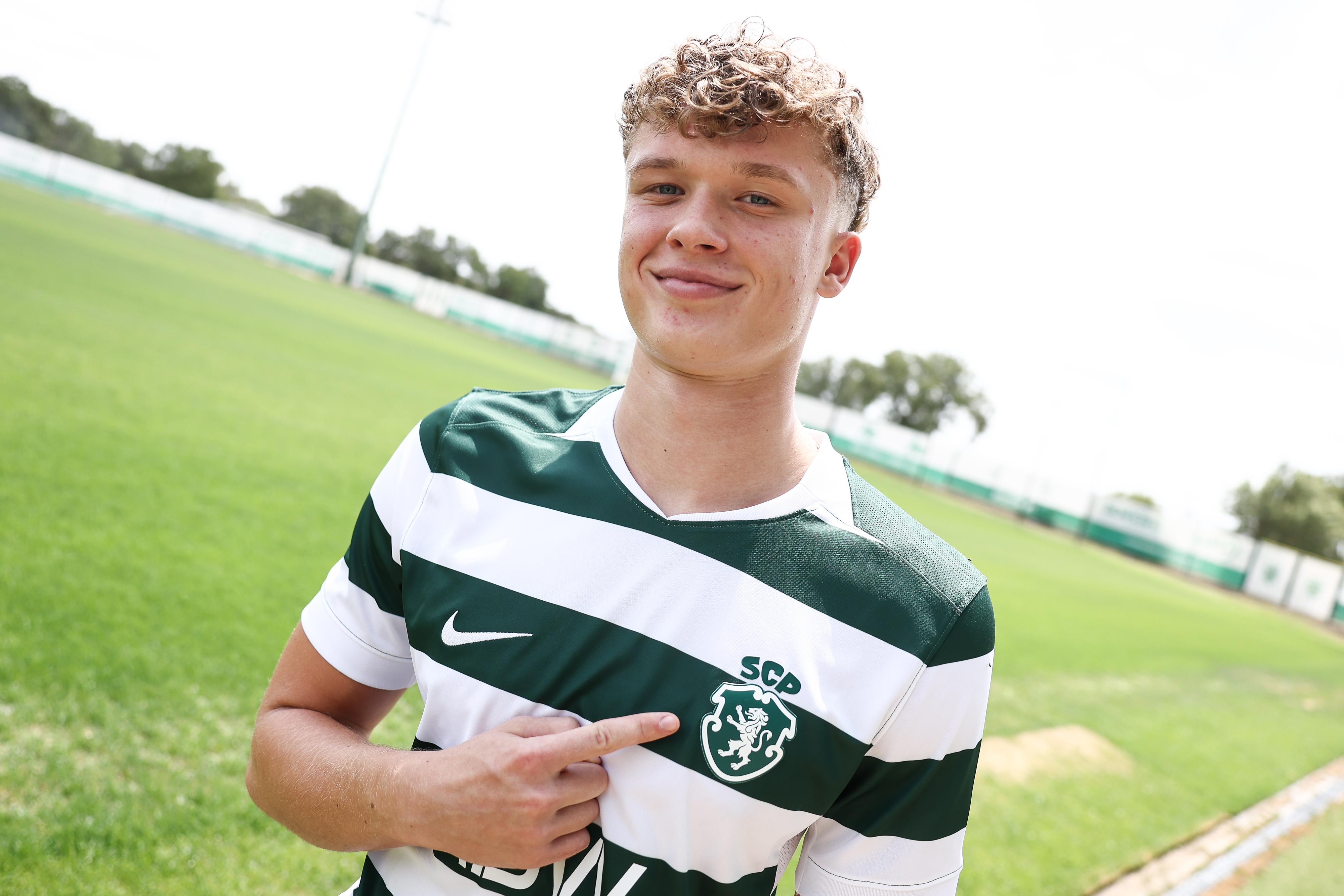Defesa Daniel Ciesielski tem 18 anos - Foto: SPORTING CP