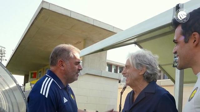 Muitos sorrisos no reencontro entre Jesus e Al Nassr