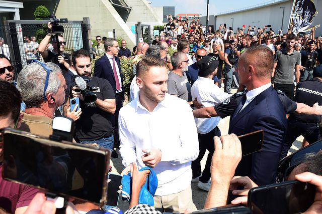 Vídeo: Koopmeiners em Turim para exames e assinar com a Juventus