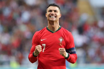 Ronaldo não 'entrega' o lugar: «Na minha cabeça, sou sempre titular»