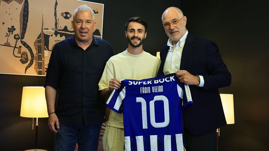 Agora é oficial: Fábio Vieira está de regresso ao FC Porto