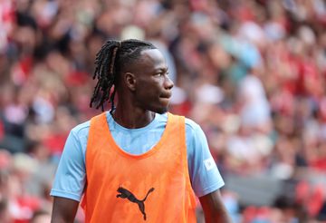 Lateral Issa Kaboré a caminho do Benfica